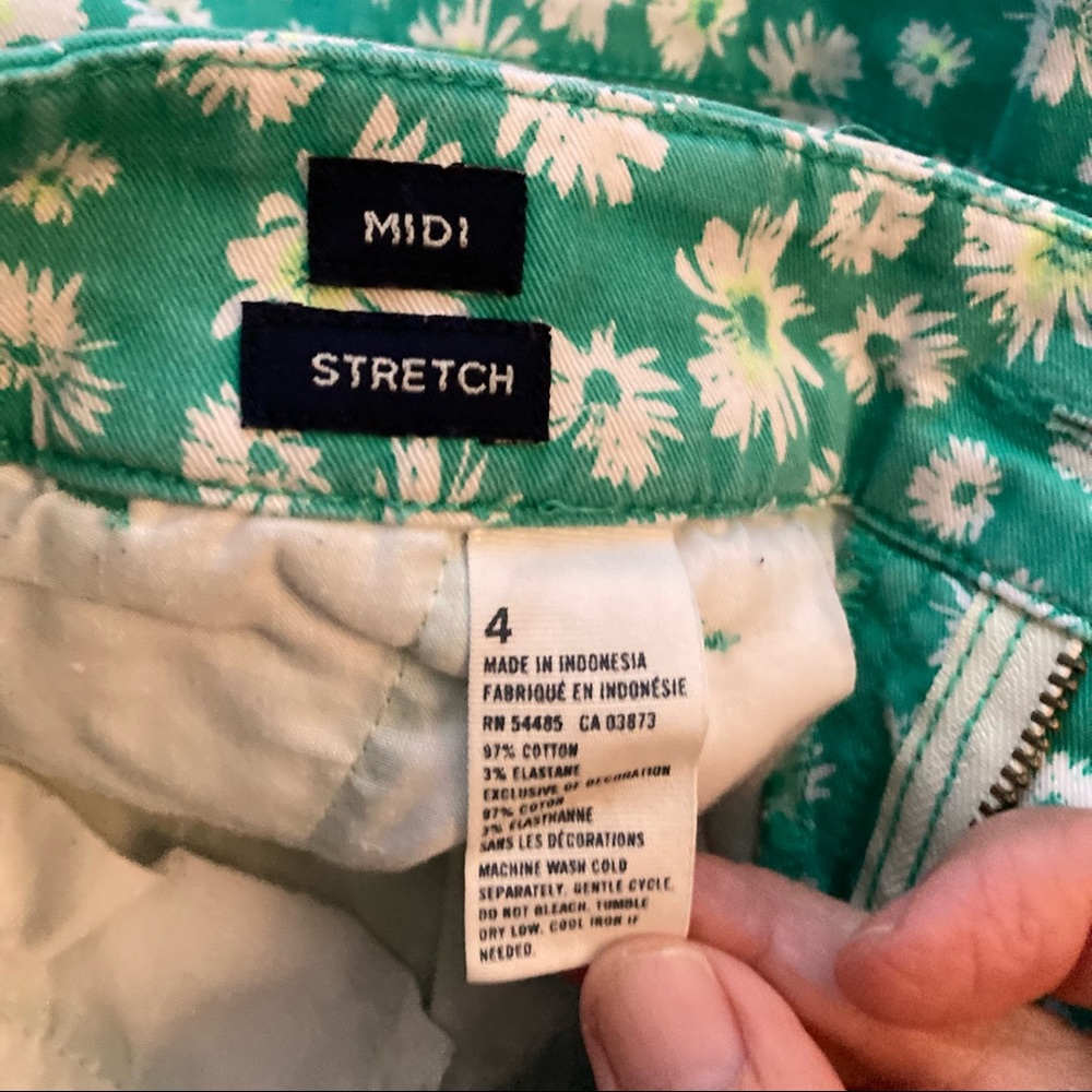 American Eagle Lot Of 2 Pair MIDI Shorti 4 Shorts  Spring Summer. - Picture 4 of 7